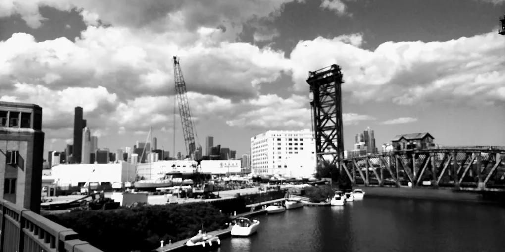 picture of chicago from a bridge modified in black/white